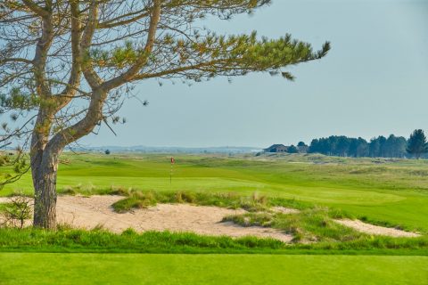 The 4th green on the Himalayas
